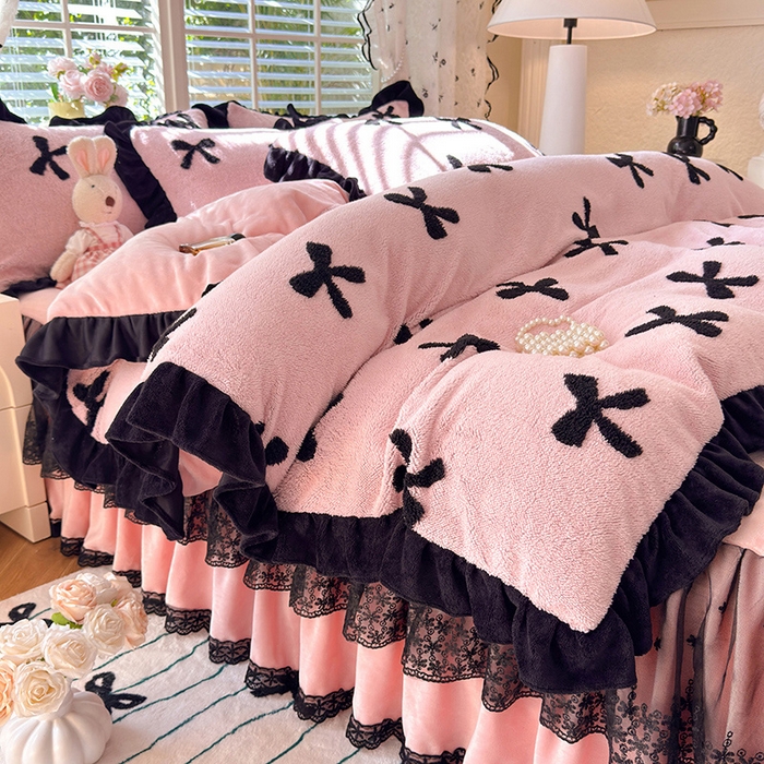 91家纺网 家纺一手货源 找家纺 唐人居 2025新款高克重阳离子绒花边雕花套件 蝴蝶结-粉色