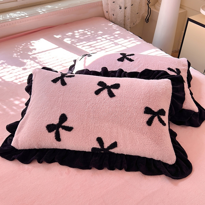 91家纺网 家纺一手货源 找家纺 唐人居 2025新款高克重阳离子绒花边雕花套件 蝴蝶结-粉色