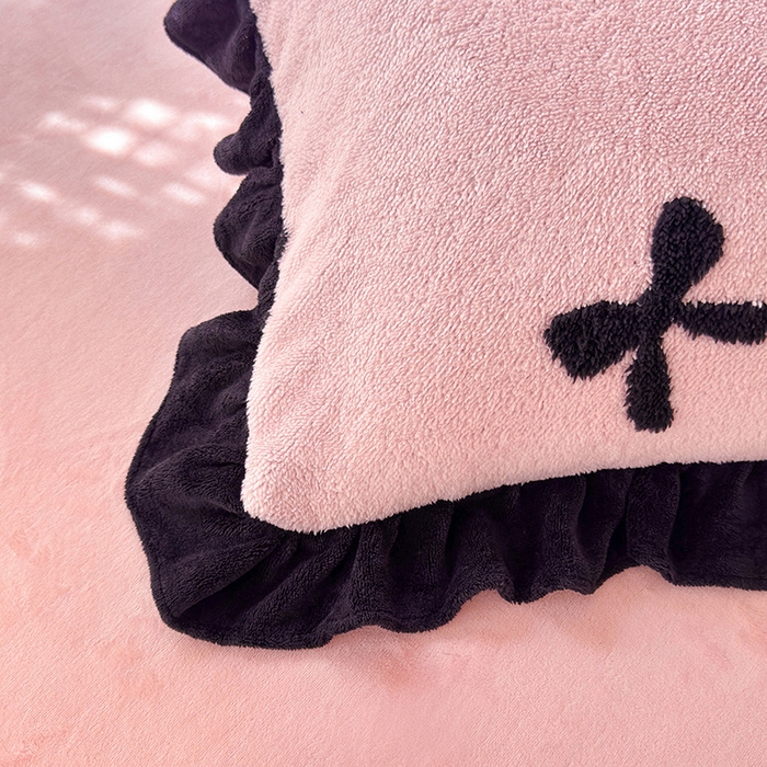 91家纺网 家纺一手货源 找家纺 唐人居 2025新款高克重阳离子绒花边雕花套件 蝴蝶结-粉色