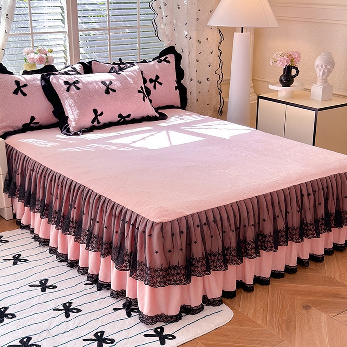 91家纺网 家纺一手货源 找家纺 唐人居 2025新款高克重阳离子绒花边雕花套件 蝴蝶结-粉色