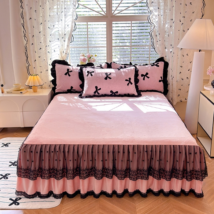 91家纺网 家纺一手货源 找家纺 唐人居 2025新款高克重阳离子绒花边雕花套件 蝴蝶结-粉色