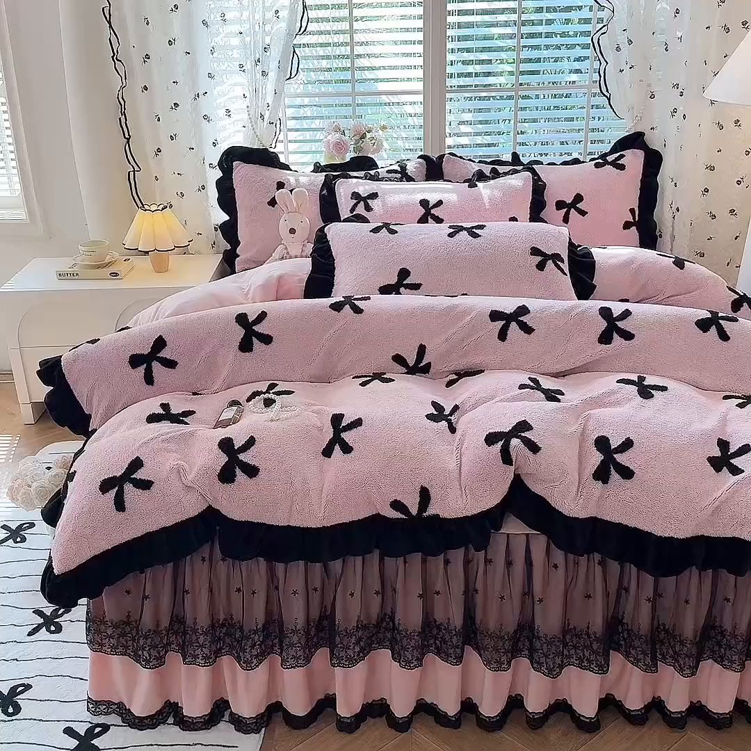 91家纺网 家纺一手货源 找家纺 唐人居 2025新款高克重阳离子绒花边雕花套件 蝴蝶结-粉色