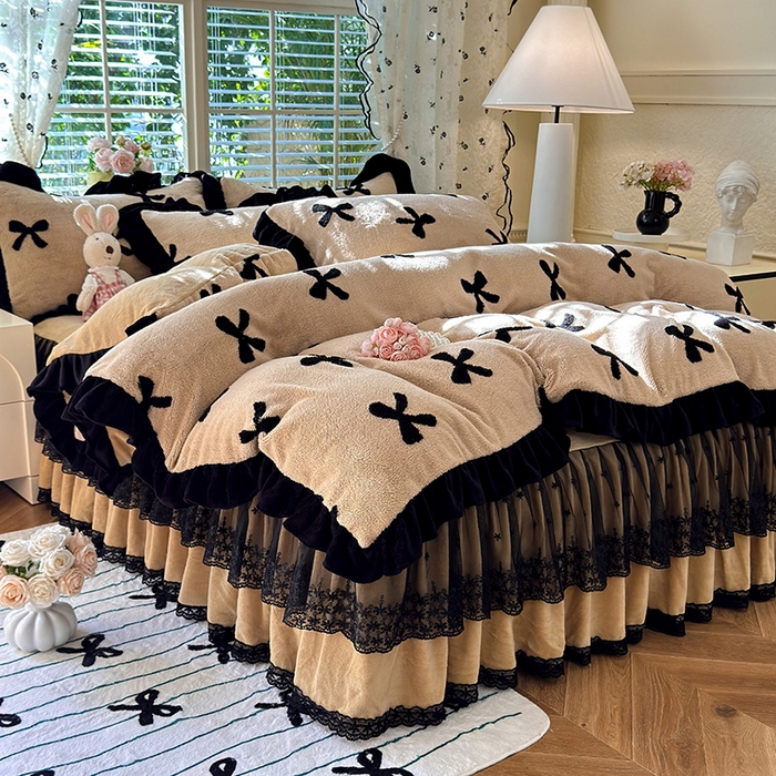 91家纺网 家纺一手货源 找家纺 唐人居 2025新款高克重阳离子绒花边雕花套件 蝴蝶结-卡其