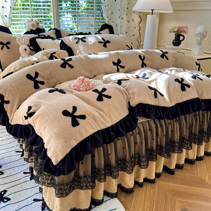 91家纺网 家纺一手货源 找家纺 唐人居 2025新款高克重阳离子绒花边雕花套件 蝴蝶结-卡其