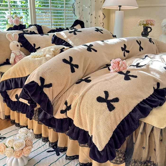 91家纺网 家纺一手货源 找家纺 唐人居 2025新款高克重阳离子绒花边雕花套件 蝴蝶结-卡其