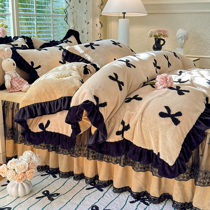 91家纺网 家纺一手货源 找家纺 唐人居 2025新款高克重阳离子绒花边雕花套件 蝴蝶结-卡其