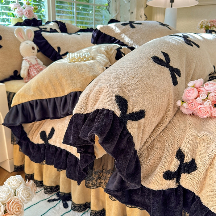 91家纺网 家纺一手货源 找家纺 唐人居 2025新款高克重阳离子绒花边雕花套件 蝴蝶结-卡其