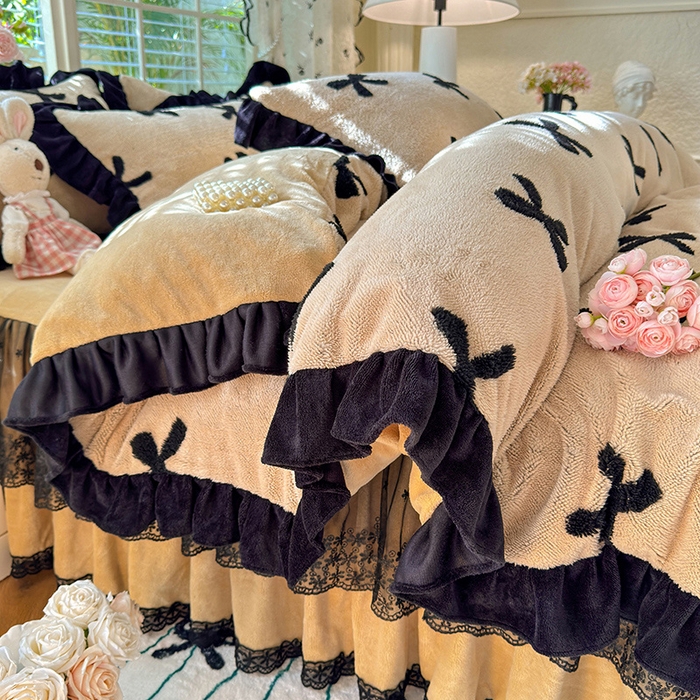 91家纺网 家纺一手货源 找家纺 唐人居 2025新款高克重阳离子绒花边雕花套件 蝴蝶结-卡其