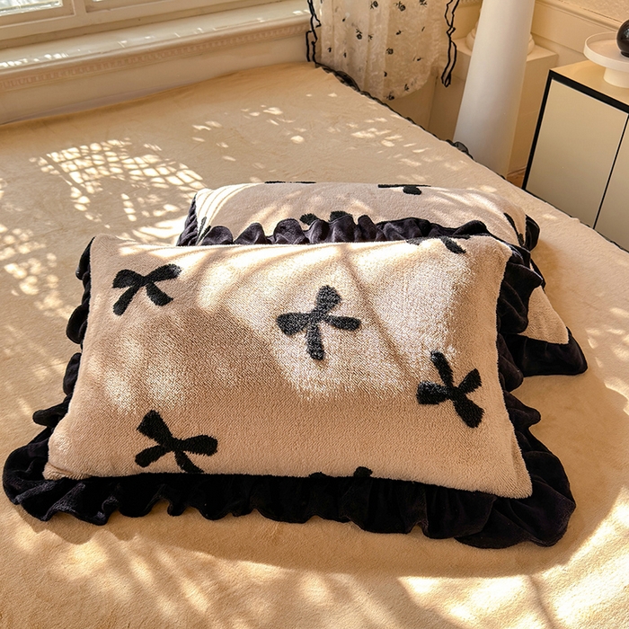 91家纺网 家纺一手货源 找家纺 唐人居 2025新款高克重阳离子绒花边雕花套件 蝴蝶结-卡其