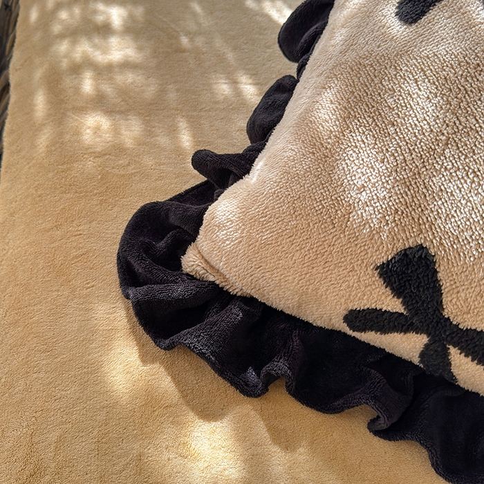 91家纺网 家纺一手货源 找家纺 唐人居 2025新款高克重阳离子绒花边雕花套件 蝴蝶结-卡其