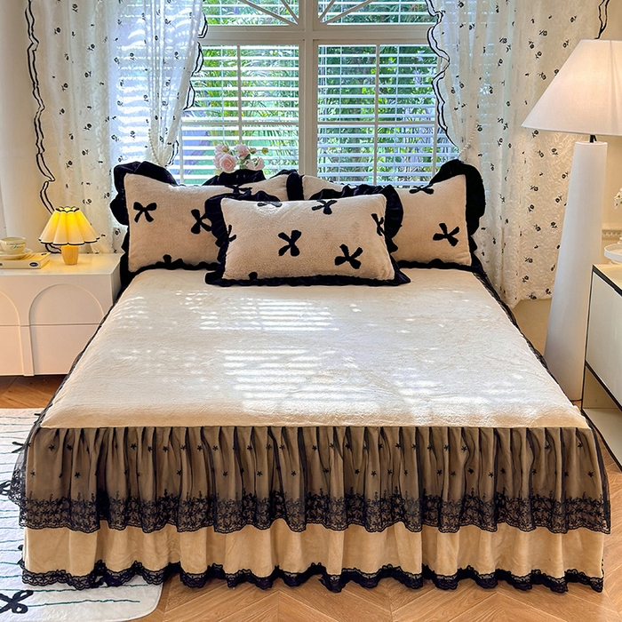 91家纺网 家纺一手货源 找家纺 唐人居 2025新款高克重阳离子绒花边雕花套件 蝴蝶结-卡其