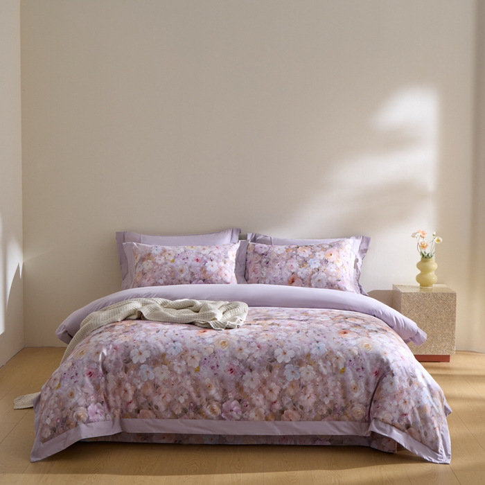 91家纺网 家纺一手货源 找家纺 禾时 2025新款全棉纯棉贡缎数码50双股长绒棉磨毛四件套（带高档礼盒） 蔷薇花园（浅紫）