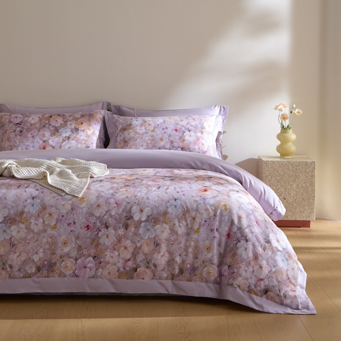 91家纺网 家纺一手货源 找家纺 禾时 2025新款全棉纯棉贡缎数码50双股长绒棉磨毛四件套（带高档礼盒） 蔷薇花园（浅紫）