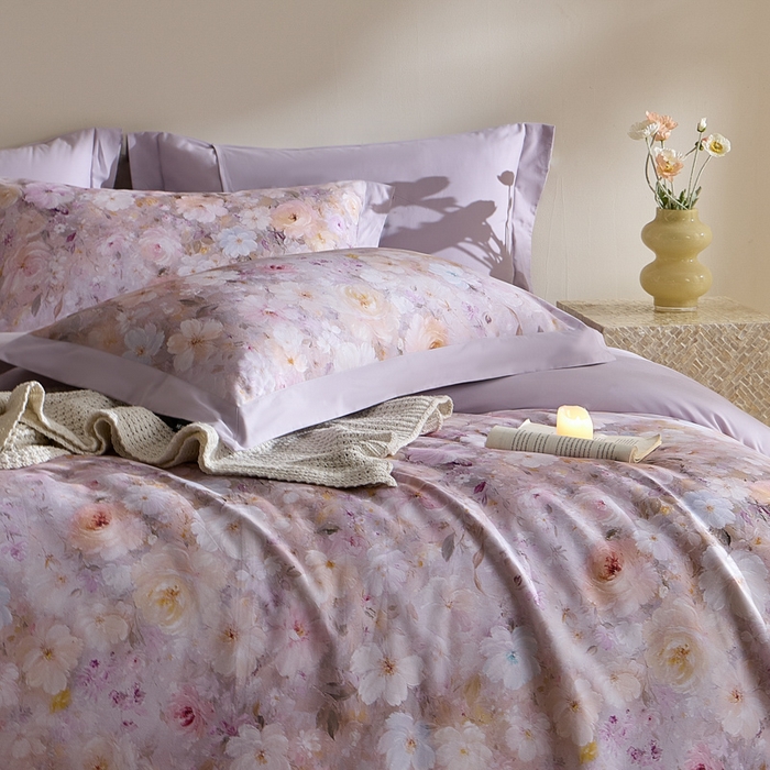 91家纺网 家纺一手货源 找家纺 禾时 2025新款全棉纯棉贡缎数码50双股长绒棉磨毛四件套（带高档礼盒） 蔷薇花园（浅紫）