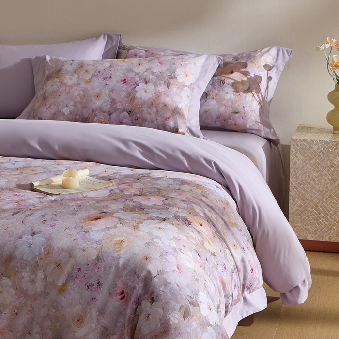 91家纺网 家纺一手货源 找家纺 禾时 2025新款全棉纯棉贡缎数码50双股长绒棉磨毛四件套（带高档礼盒） 蔷薇花园（浅紫）