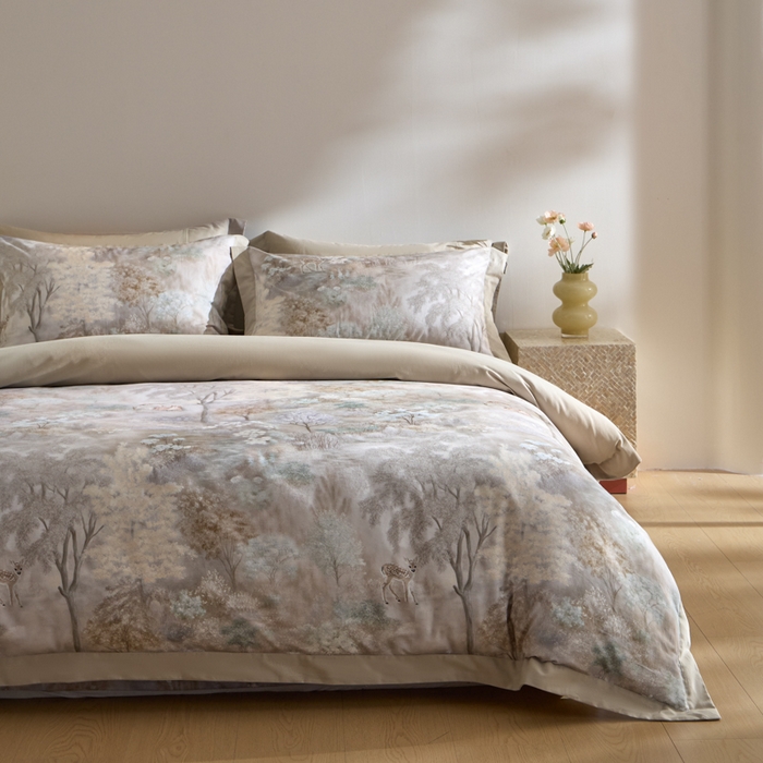 91家纺网 家纺一手货源 找家纺 禾时 2025新款全棉纯棉贡缎数码50双股长绒棉磨毛四件套（带高档礼盒） 一鹿生花（驼）