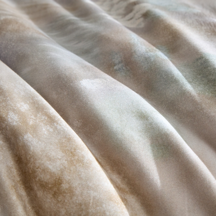 91家纺网 家纺一手货源 找家纺 禾时 2025新款全棉纯棉贡缎数码50双股长绒棉磨毛四件套（带高档礼盒） 一鹿生花（驼）