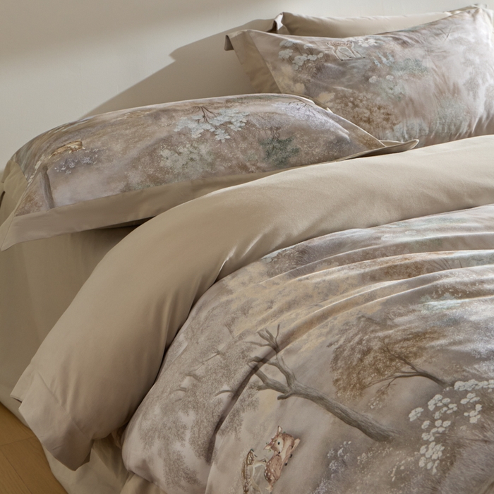 91家纺网 家纺一手货源 找家纺 禾时 2025新款全棉纯棉贡缎数码50双股长绒棉磨毛四件套（带高档礼盒） 一鹿生花（驼）