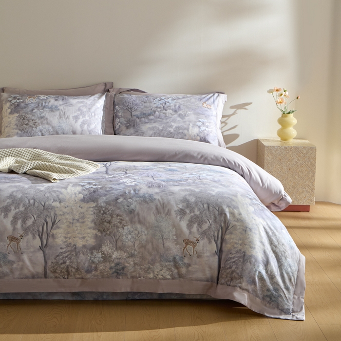 91家纺网 家纺一手货源 找家纺 禾时 2025新款全棉纯棉贡缎数码50双股长绒棉磨毛四件套（带高档礼盒） 一鹿生花（紫）