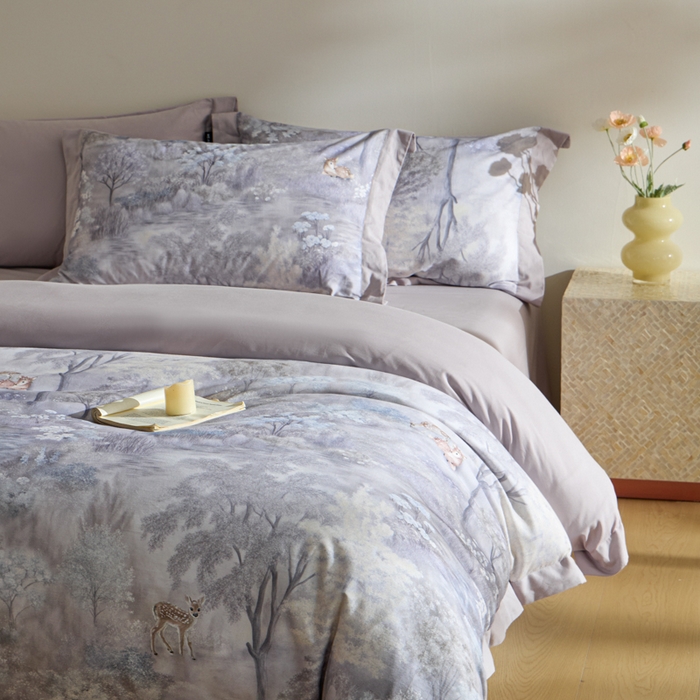 91家纺网 家纺一手货源 找家纺 禾时 2025新款全棉纯棉贡缎数码50双股长绒棉磨毛四件套（带高档礼盒） 一鹿生花（紫）