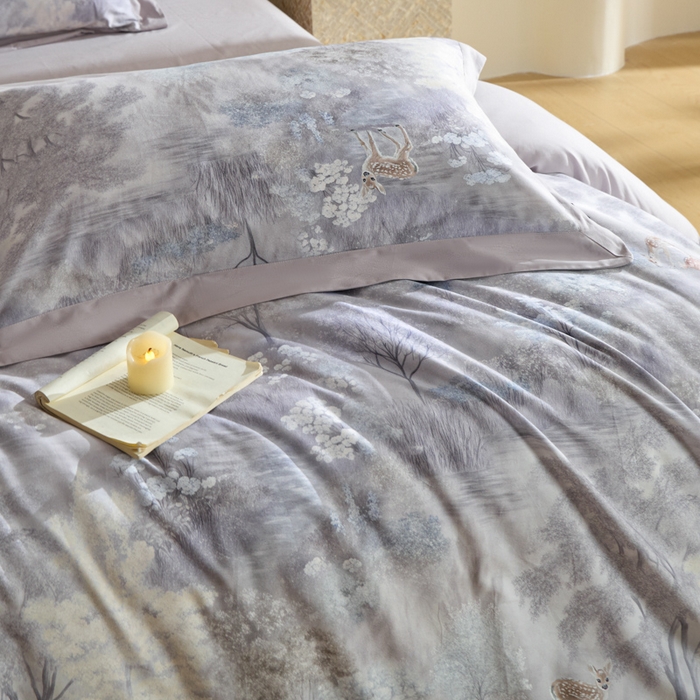 91家纺网 家纺一手货源 找家纺 禾时 2025新款全棉纯棉贡缎数码50双股长绒棉磨毛四件套（带高档礼盒） 一鹿生花（紫）