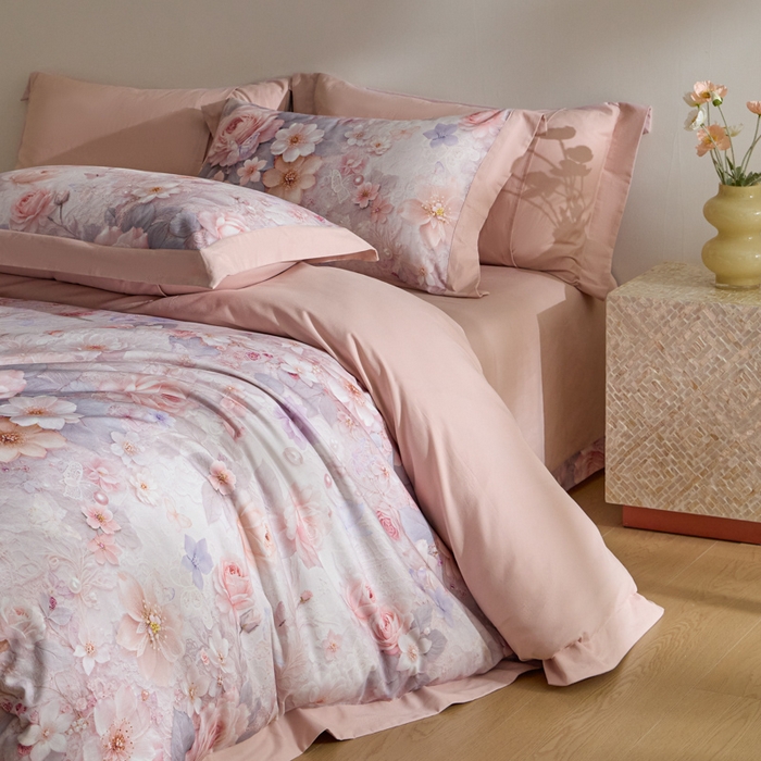 91家纺网 家纺一手货源 找家纺 禾时 2025新款全棉纯棉贡缎数码50双股长绒棉磨毛四件套（带高档礼盒） 倚春花语（粉）