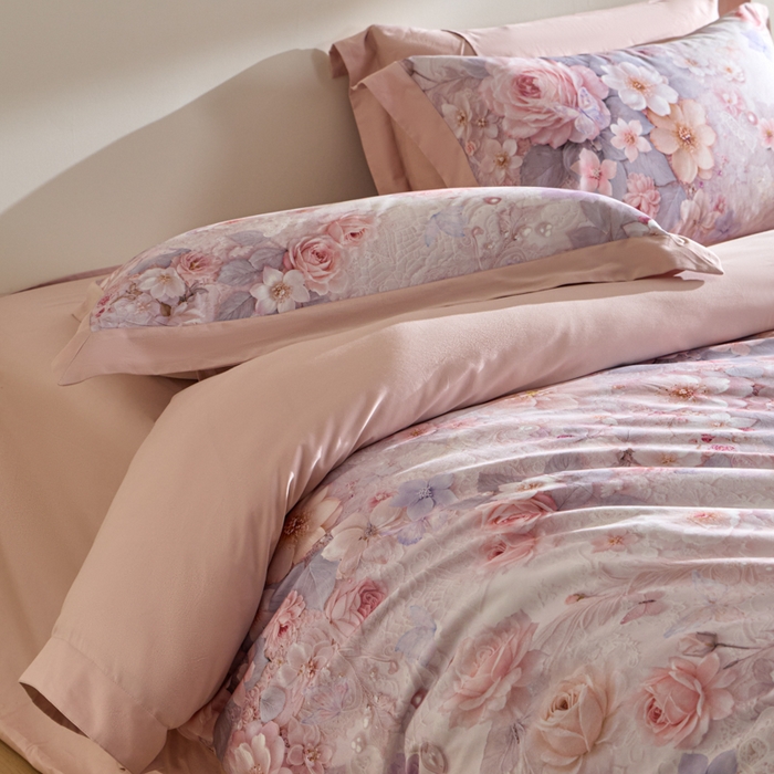 91家纺网 家纺一手货源 找家纺 禾时 2025新款全棉纯棉贡缎数码50双股长绒棉磨毛四件套（带高档礼盒） 倚春花语（粉）