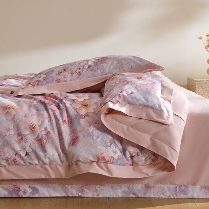 91家纺网 家纺一手货源 找家纺 禾时 2025新款全棉纯棉贡缎数码50双股长绒棉磨毛四件套（带高档礼盒） 倚春花语（粉）