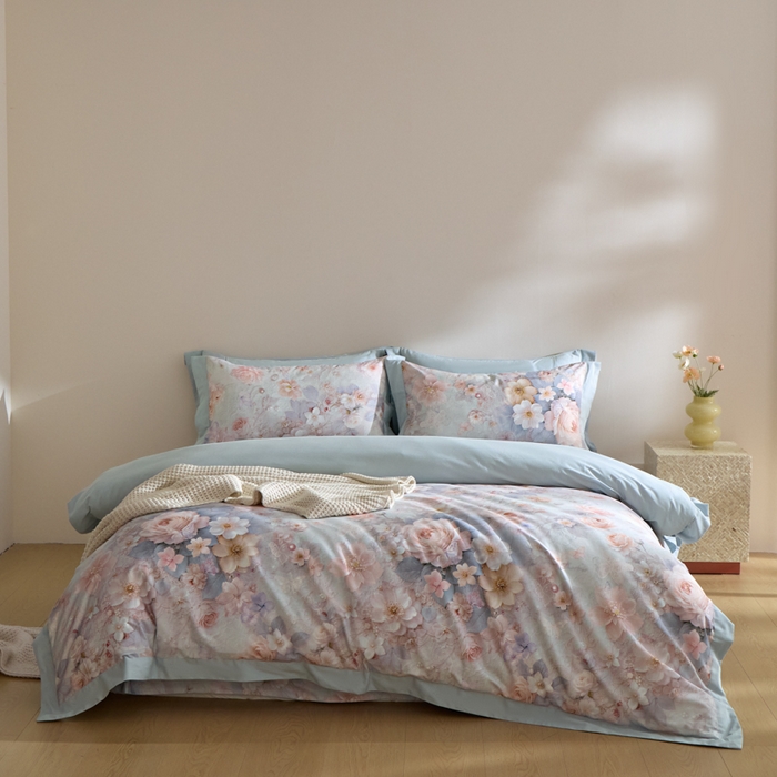 91家纺网 家纺一手货源 找家纺 禾时 2025新款全棉纯棉贡缎数码50双股长绒棉磨毛四件套（带高档礼盒） 倚春花语（兰）