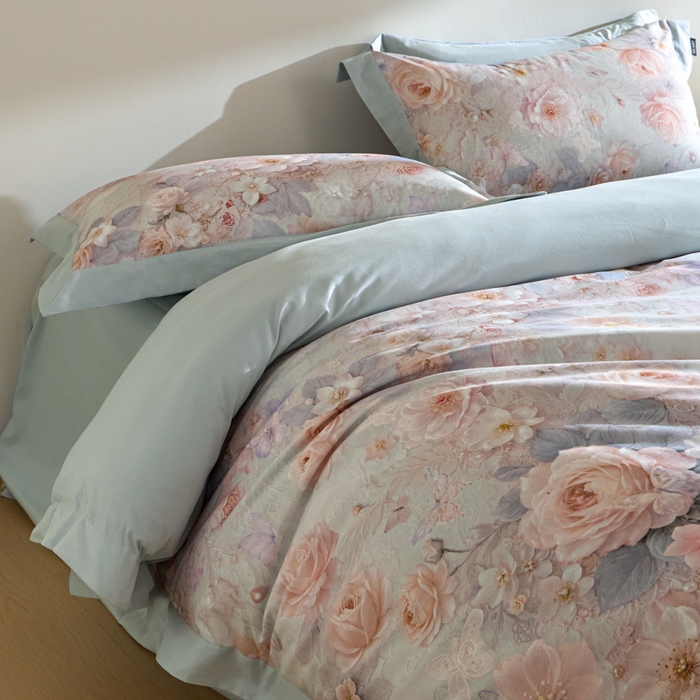 91家纺网 家纺一手货源 找家纺 禾时 2025新款全棉纯棉贡缎数码50双股长绒棉磨毛四件套（带高档礼盒） 倚春花语（兰）