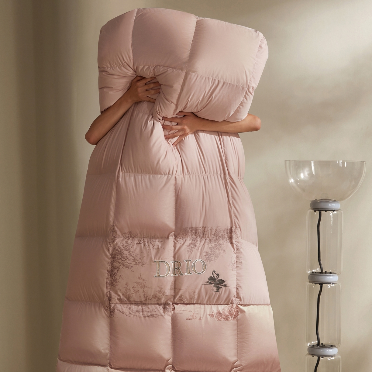 91家纺网 家纺一手货源 找家纺 织梦人羽绒工厂店2025新款高蓬松羽绒被85鸭绒大牌同款花型-绣花蝶韵蝶舞drio drio豆沙