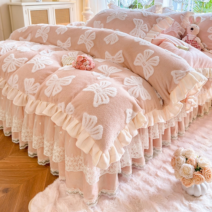 91家纺网 家纺一手货源 找家纺 唐人居 2025新款高克重阳离子绒花边雕花套件 情结-玉色