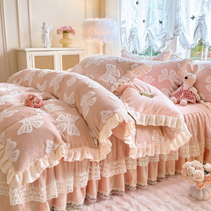 91家纺网 家纺一手货源 找家纺 唐人居 2025新款高克重阳离子绒花边雕花套件 情结-玉色