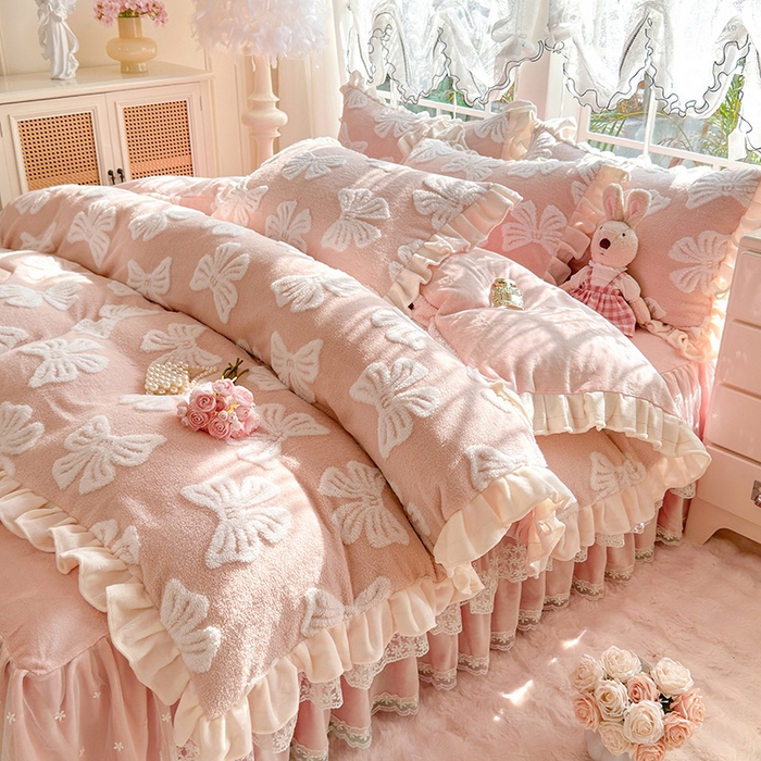 91家纺网 家纺一手货源 找家纺 唐人居 2025新款高克重阳离子绒花边雕花套件 情结-玉色