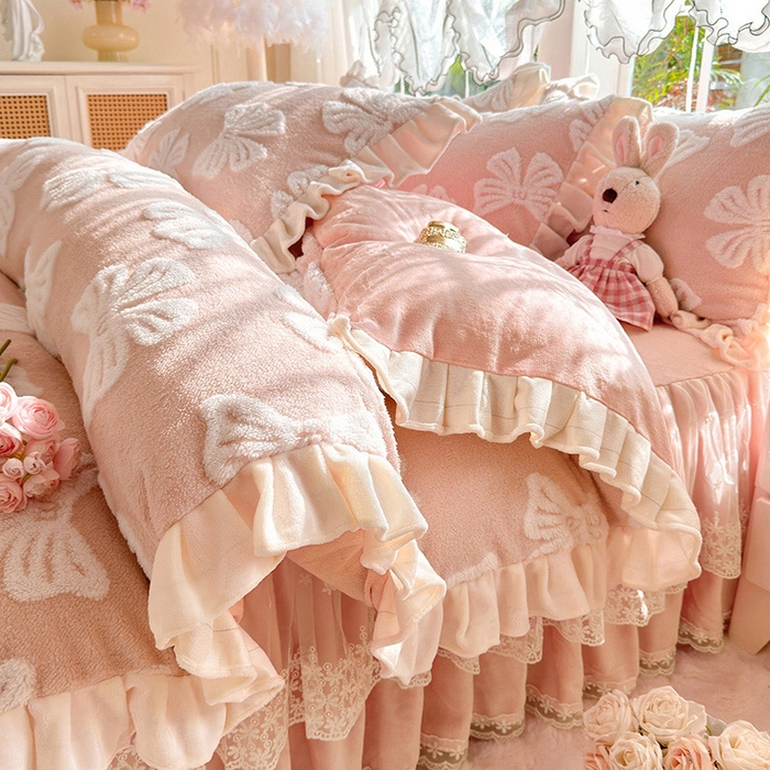 91家纺网 家纺一手货源 找家纺 唐人居 2025新款高克重阳离子绒花边雕花套件 情结-玉色