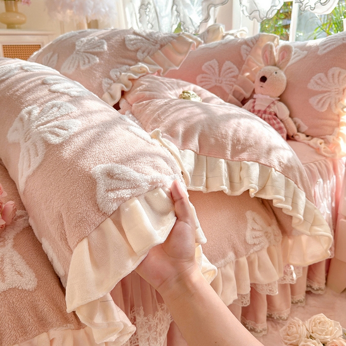 91家纺网 家纺一手货源 找家纺 唐人居 2025新款高克重阳离子绒花边雕花套件 情结-玉色