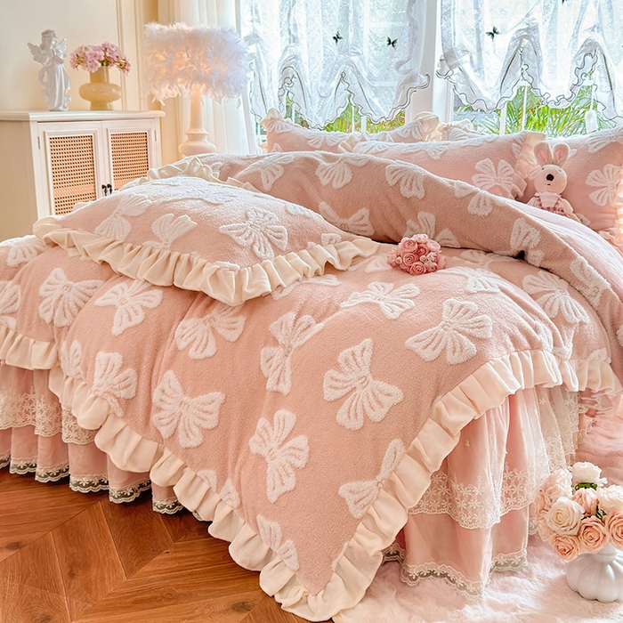 91家纺网 家纺一手货源 找家纺 唐人居 2025新款高克重阳离子绒花边雕花套件 情结-玉色