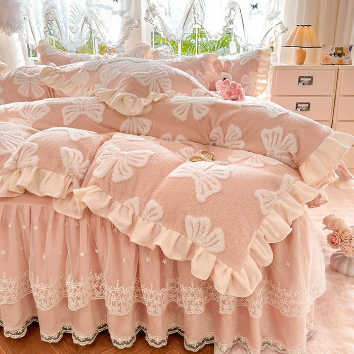 91家纺网 家纺一手货源 找家纺 唐人居 2025新款高克重阳离子绒花边雕花套件 情结-玉色