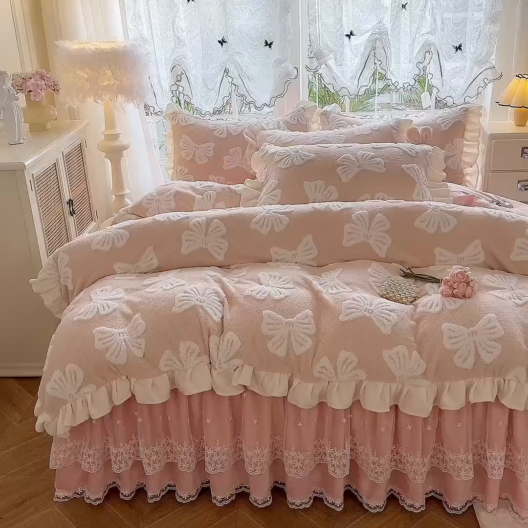 91家纺网 家纺一手货源 找家纺 唐人居 2025新款高克重阳离子绒花边雕花套件 情结-玉色