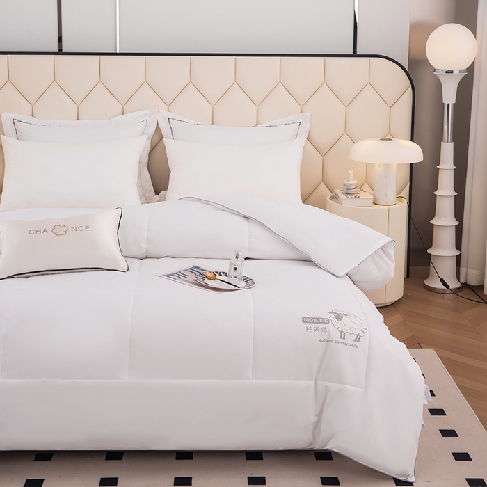 91家纺网 家纺一手货源 找家纺  爱宝被业2025新款100%澳洲羊毛被A类亲肤棉羊毛被 奶昔白