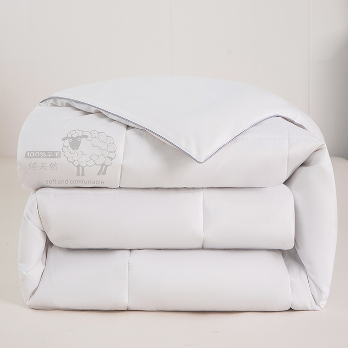 91家纺网 家纺一手货源 找家纺  爱宝被业2025新款100%澳洲羊毛被A类亲肤棉羊毛被 奶昔白