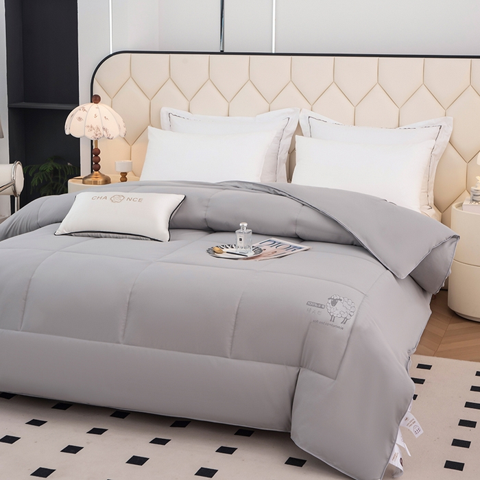 91家纺网 家纺一手货源 找家纺  爱宝被业2025新款100%澳洲羊毛被A类亲肤棉羊毛被 轻银灰