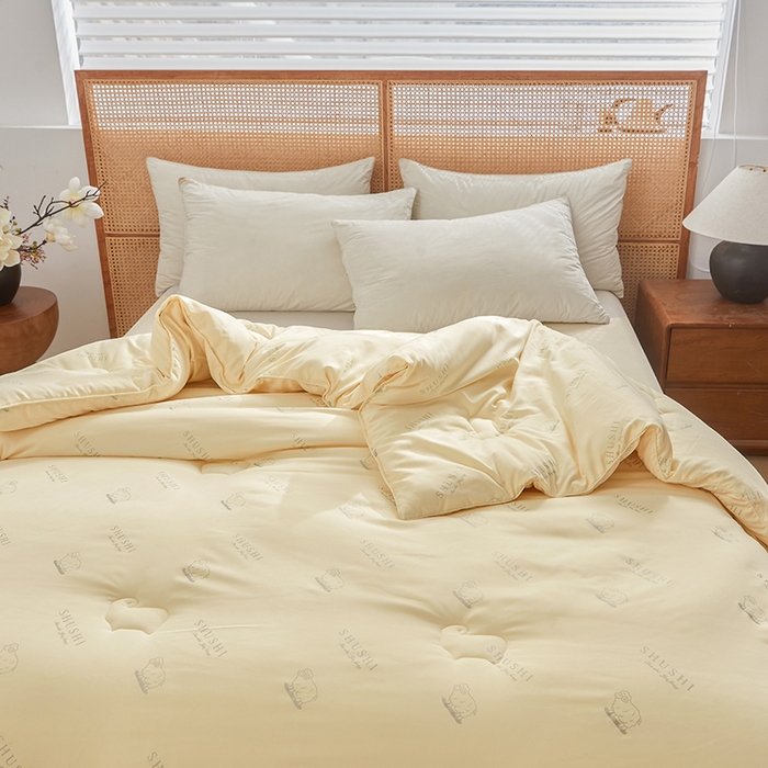 91家纺网 家纺一手货源 找家纺 阳光被业 2025新款澳洲羊毛冬被春秋被加厚冬被子学生被50%羊毛被芯包质检 印花--米黄