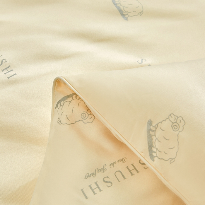 91家纺网 家纺一手货源 找家纺 阳光被业 2025新款澳洲羊毛冬被春秋被加厚冬被子学生被50%羊毛被芯包质检 印花--米黄