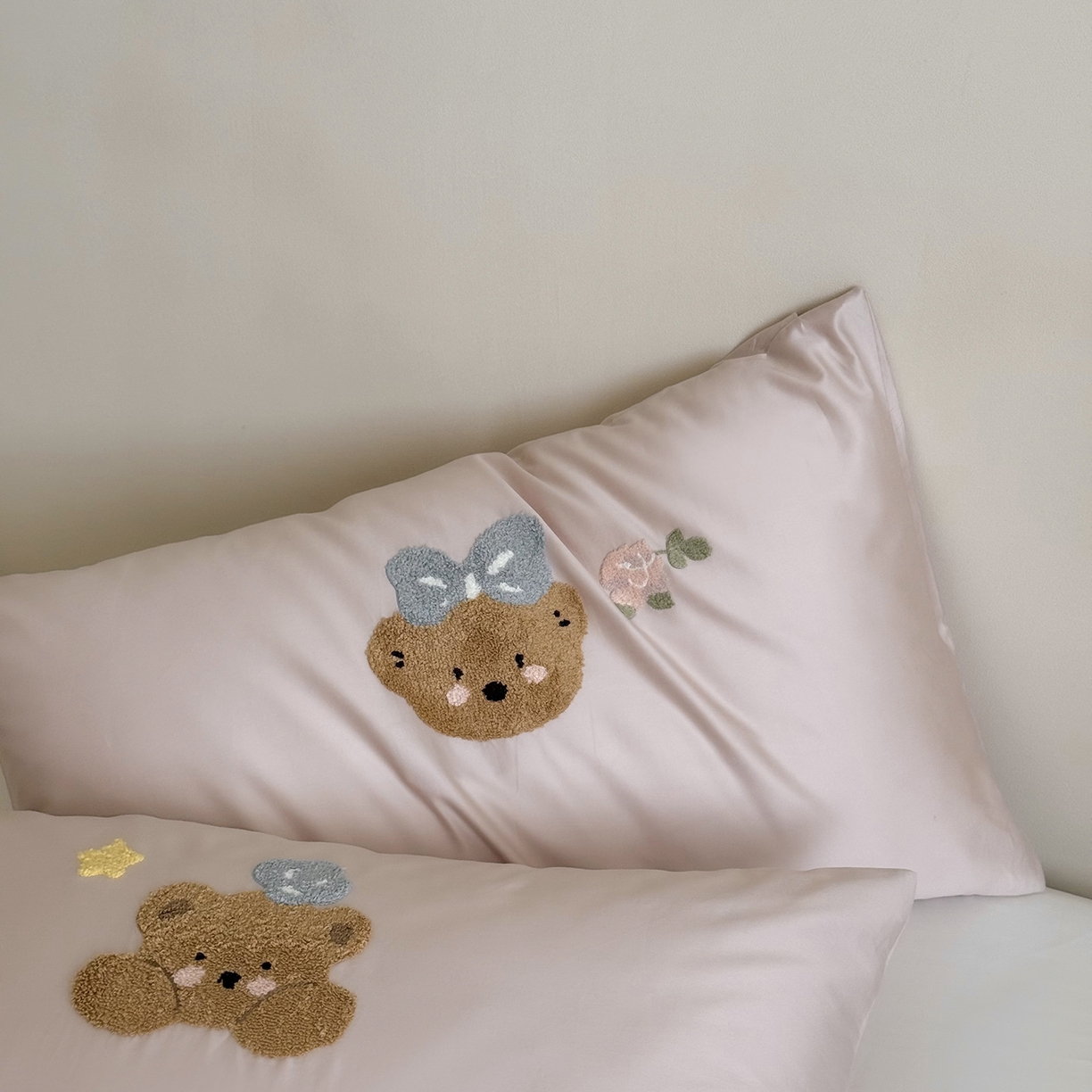 91家纺网 家纺一手货源 找家纺 鹿班家居 2025新款100S长绒棉毛巾绣单品枕套系列-白小兔&泡芙熊（标准会员-2元） 组合图