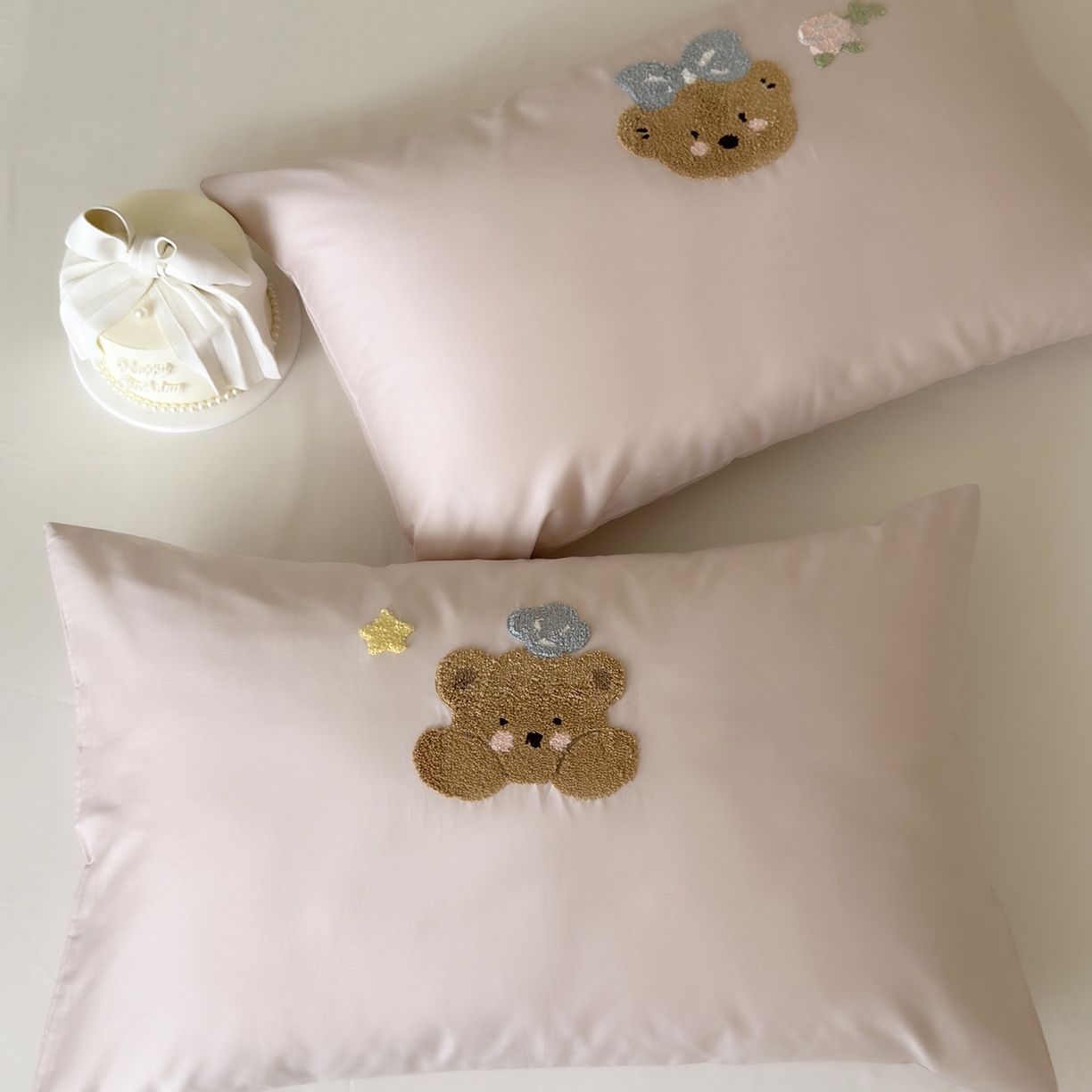 91家纺网 家纺一手货源 找家纺 鹿班家居 2025新款100S长绒棉毛巾绣单品枕套系列-白小兔&泡芙熊（标准会员-2元） 组合图