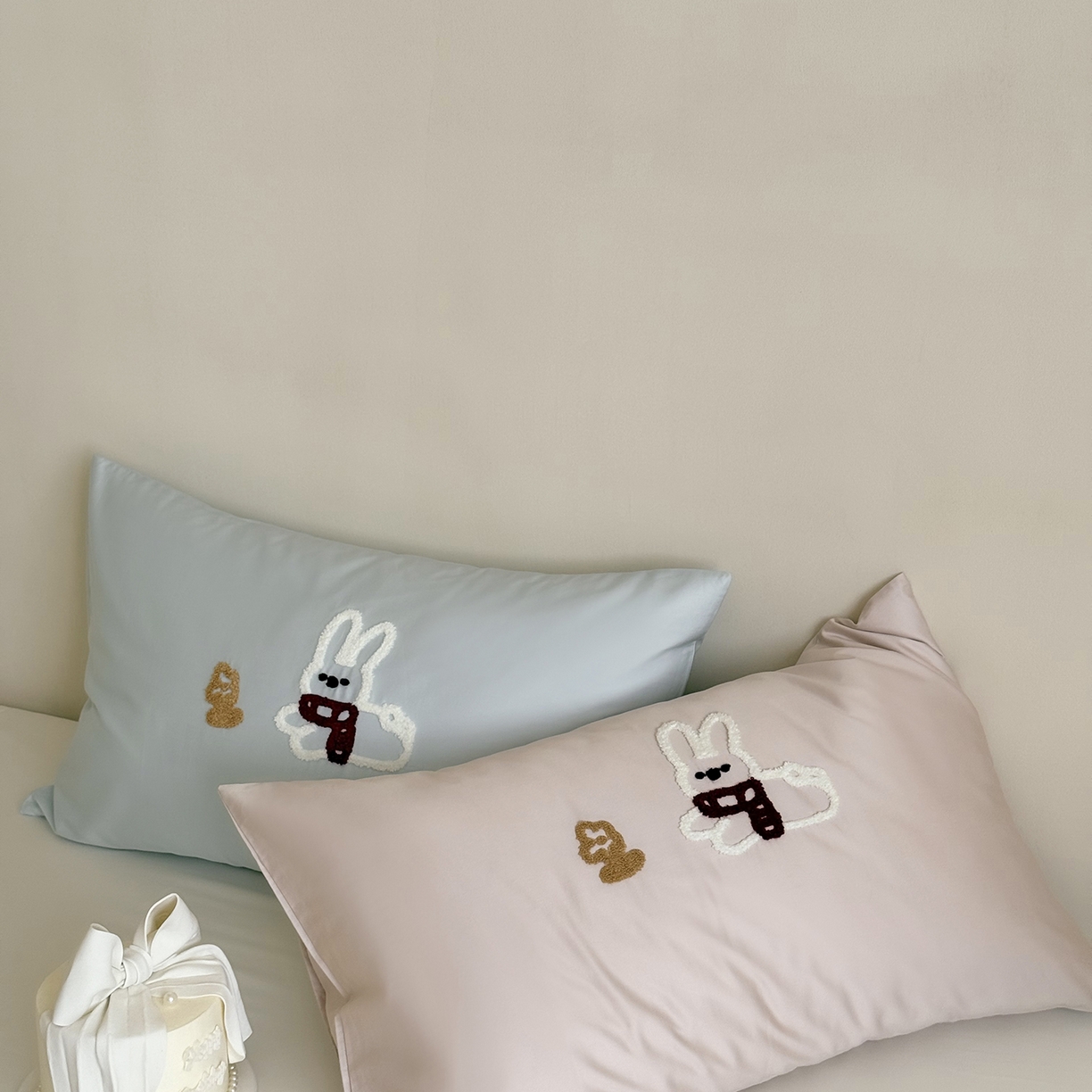 91家纺网 家纺一手货源 找家纺 鹿班家居 2025新款100S长绒棉毛巾绣单品枕套系列-白小兔&泡芙熊（标准会员-2元） 组合图