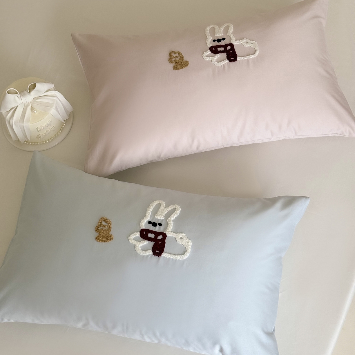 91家纺网 家纺一手货源 找家纺 鹿班家居 2025新款100S长绒棉毛巾绣单品枕套系列-白小兔&泡芙熊（标准会员-2元） 组合图