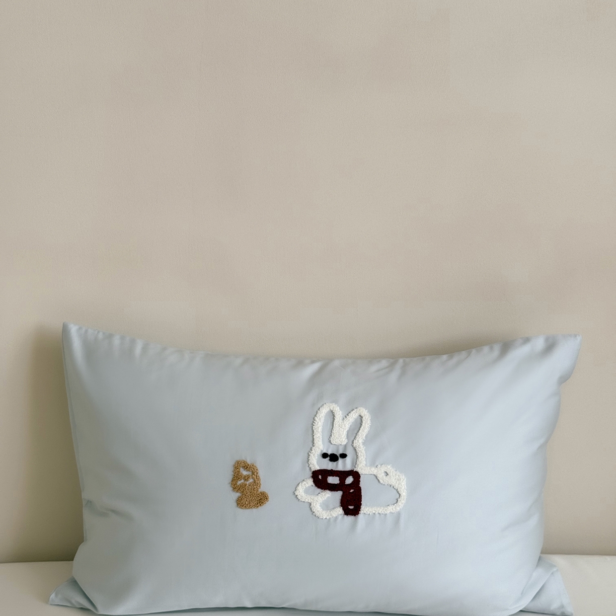 鹿班家居 2025新款100S长绒棉毛巾绣单品枕套系列-白小兔&泡芙熊（标准会员-2元） 白小兔-蓝色