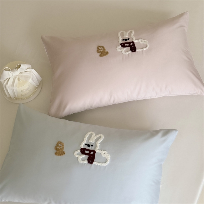 91家纺网 家纺一手货源 找家纺 （总）鹿班家居 2025新款100S长绒棉毛巾绣单品枕套系列-白小兔&泡芙熊（标准会员-2元）